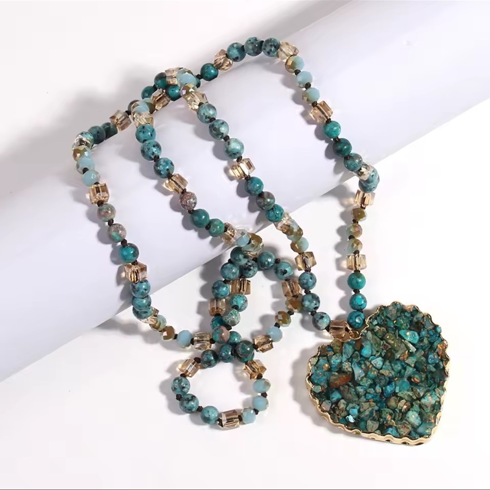 Turquoise Natural Stone Heart Fine Craftsmanship Pendant Beaded Necklace